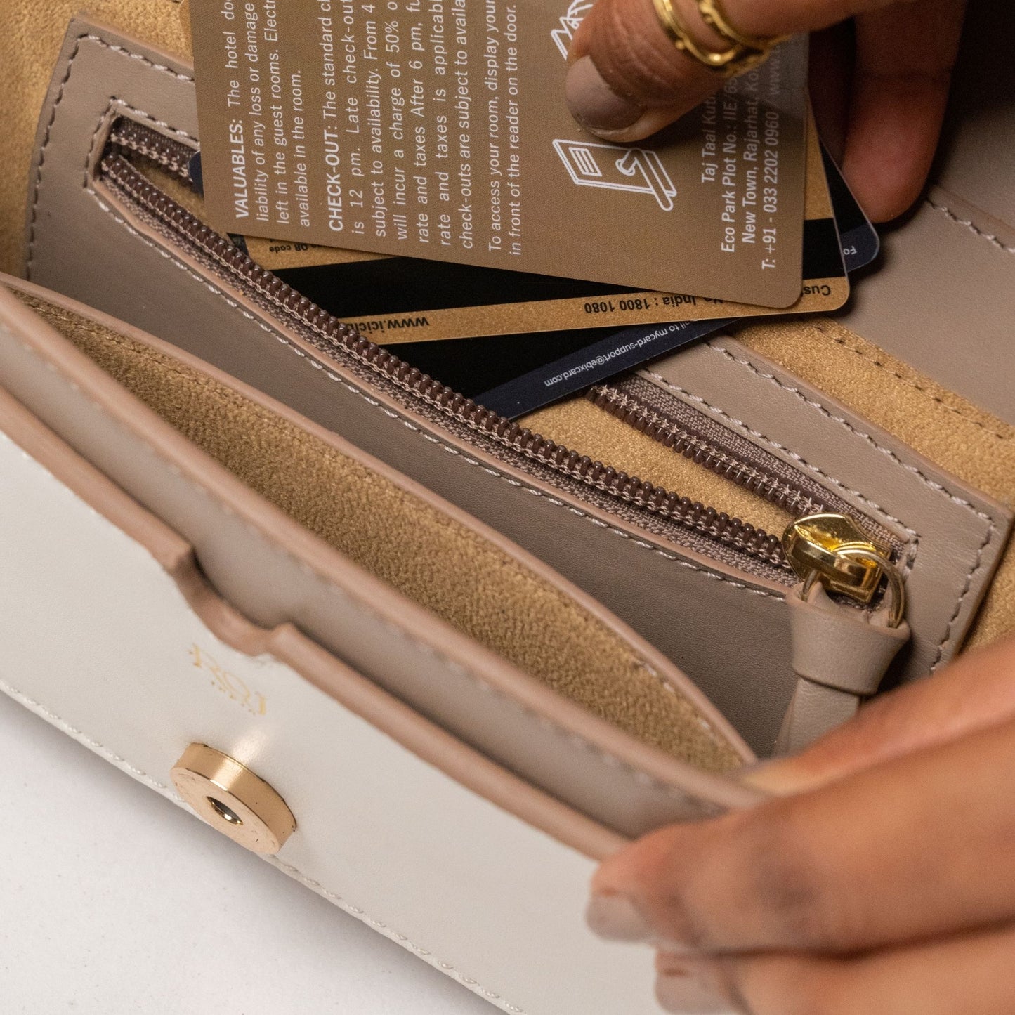 Nine To Nine Baguette Taupe